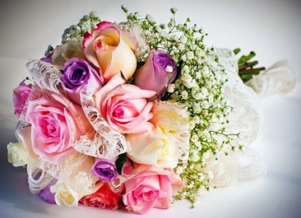 Bouquet of pink and purple roses