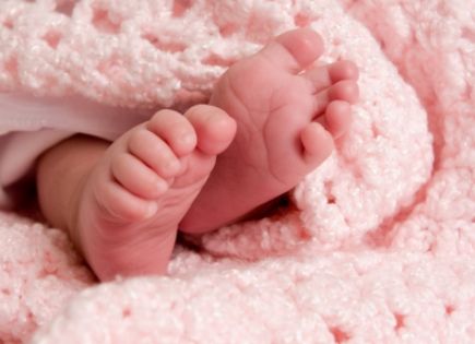 Baby feet in pink blanket.