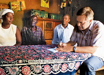 Roger Thurow interviews the Wanyana family in western Kenya