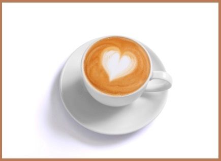 Coffee cup with a heart-shape made from cream