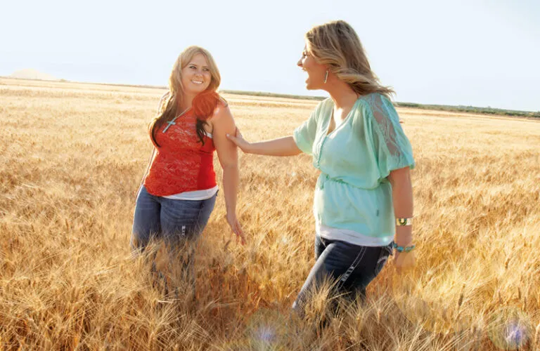 Robyn Ollerton (right) and her friend Melissa