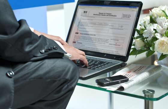 Man filling out an online job application