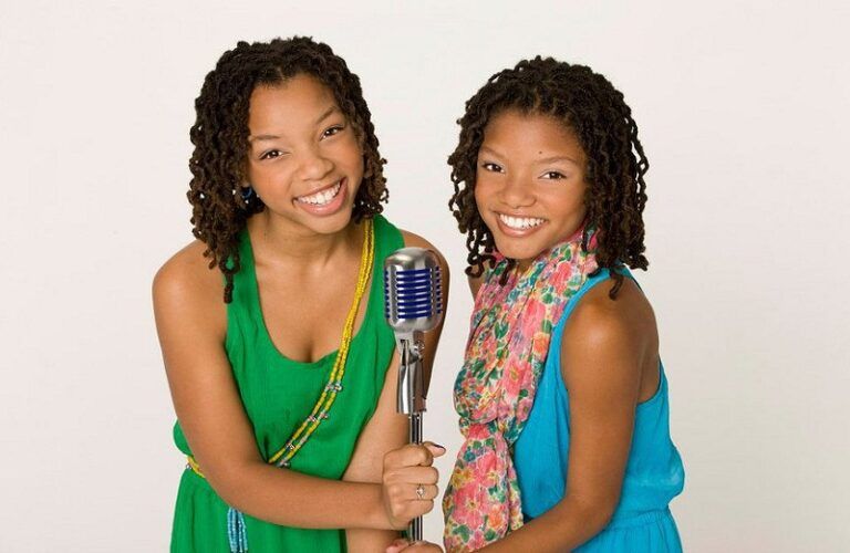 Sisters Chloe and Halle Bailey pose with a microphone