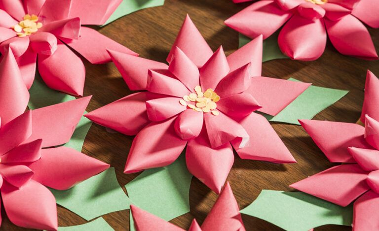 Easy-to-make paper poinsettias