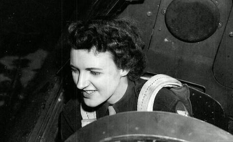 Lillian Yonally, WWII pilot