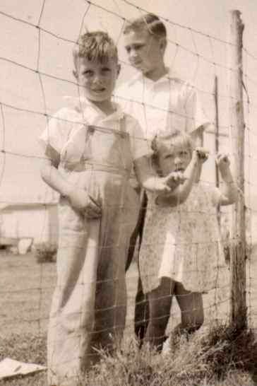 Wanda Clemmens with her two brothers