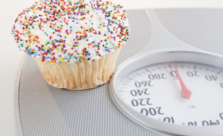 Cupcake on a scale. Photo: Thinkstock.