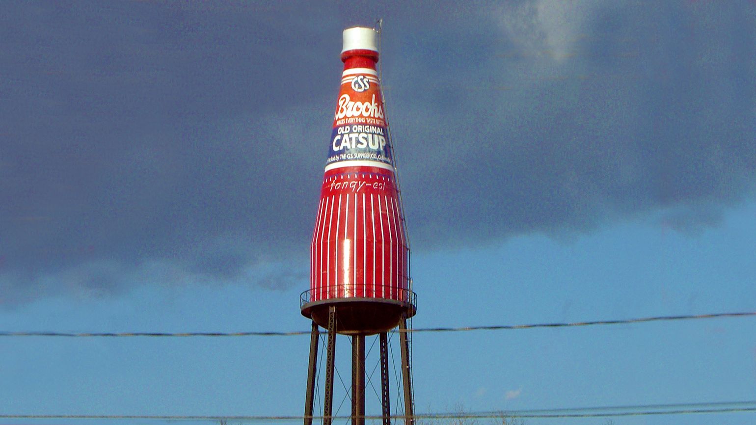 One Last Summer Road Trip 16 Classic Roadside Attractions   Collinsville Watertower .optimal 