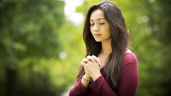 How to keep your thoughts from wandering when you pray.