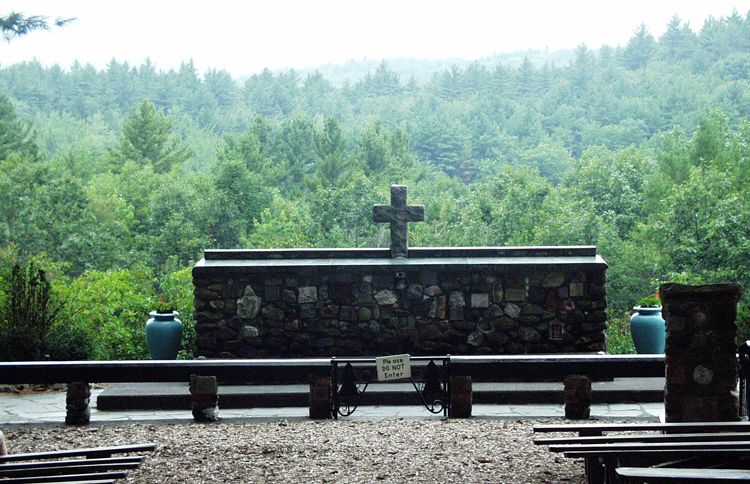 Guideposts: Established in 1945 to honor those who’ve served the United States, this tranquil cathedral on a hilltop has no walls, no roof. Just a beautiful sacred space for people of all faiths set amidst the beautiful pines of New Hampshire’s scenic Mount Monadnock.