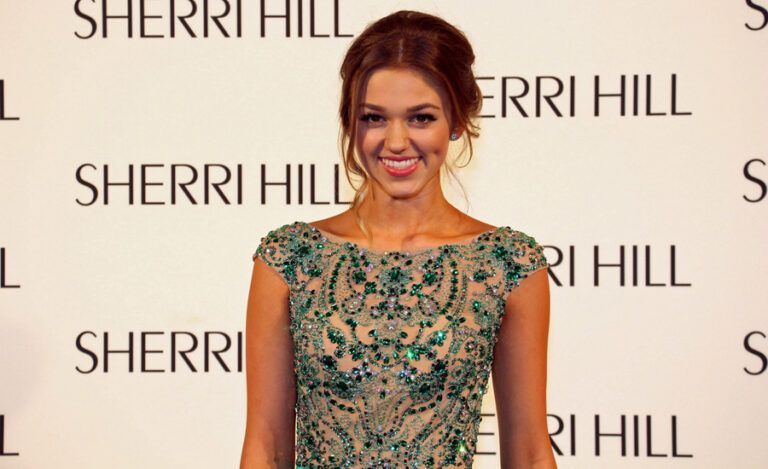 Sadie Robertson is getting ready to co-host the Dove Awards