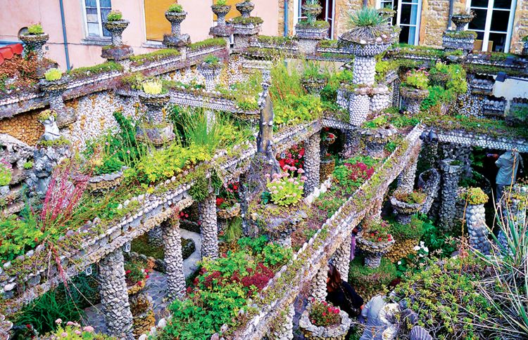 The Jardin Rosa Mir, in the Croix-Rousse quarter of Lyon, France