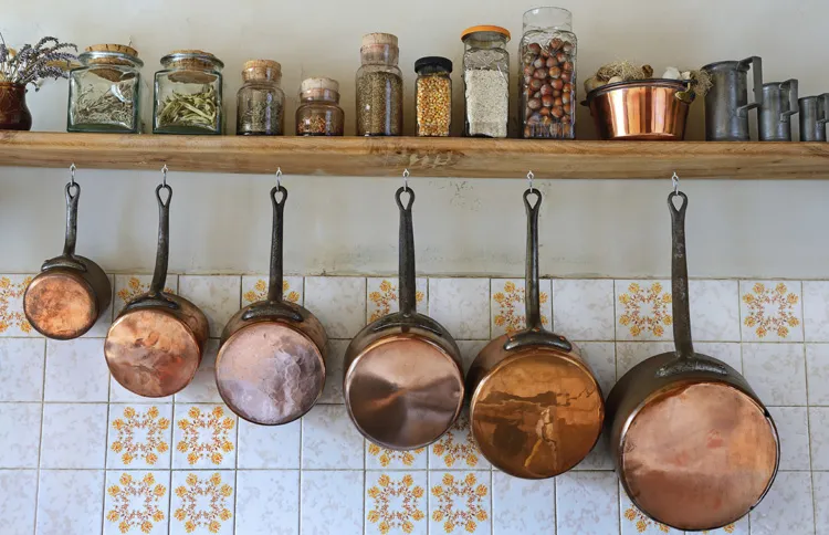 Australians bang pots and pans on New Year's