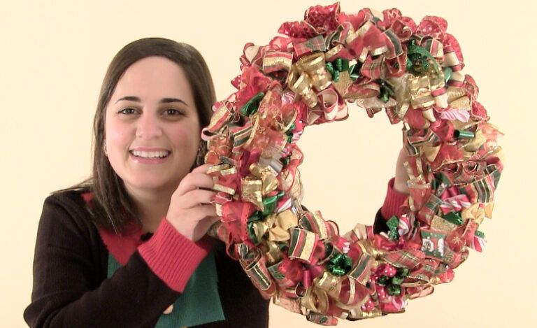 Learn how to make a Quick 'n' Crafty Christmas Ribbon Wreath.