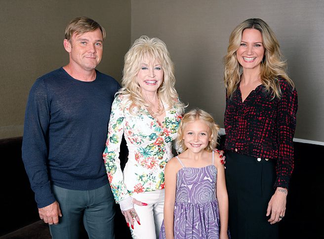 Guideposts: (l to r) Ricky Schroder, Dolly Parton, Alyvia Lind and Jennifer Nettles