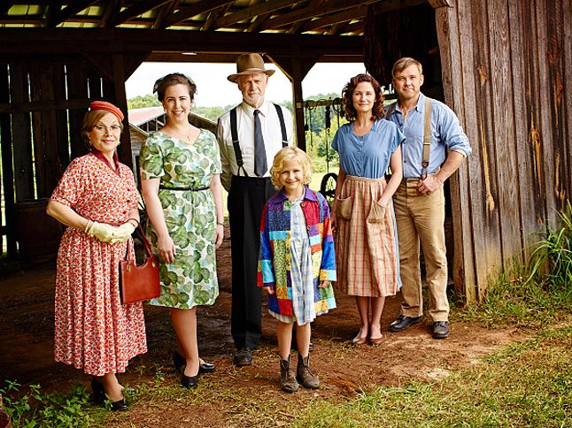 Guideposts: The Principal Cast of “Coat of Many Colors. Dolly's sister Stella is on the far left.