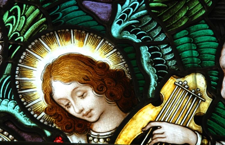 angel playing an instrument