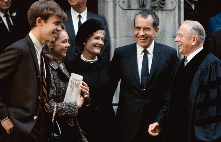 David Eisenhower, Julie Nixon, Pat Nixon, President Richard Nixon and Norman Vincent Peale