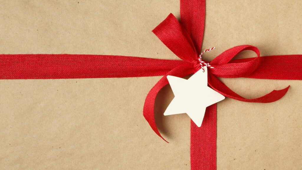 4 ways to give better gifts through prayer