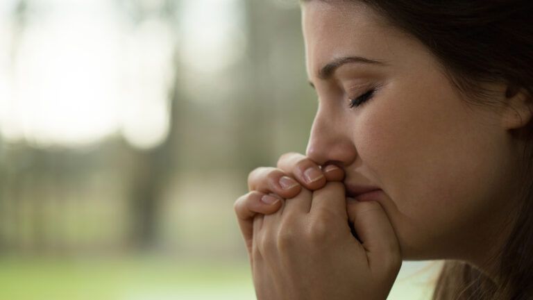 A mother grieves over a daughter's anorexia