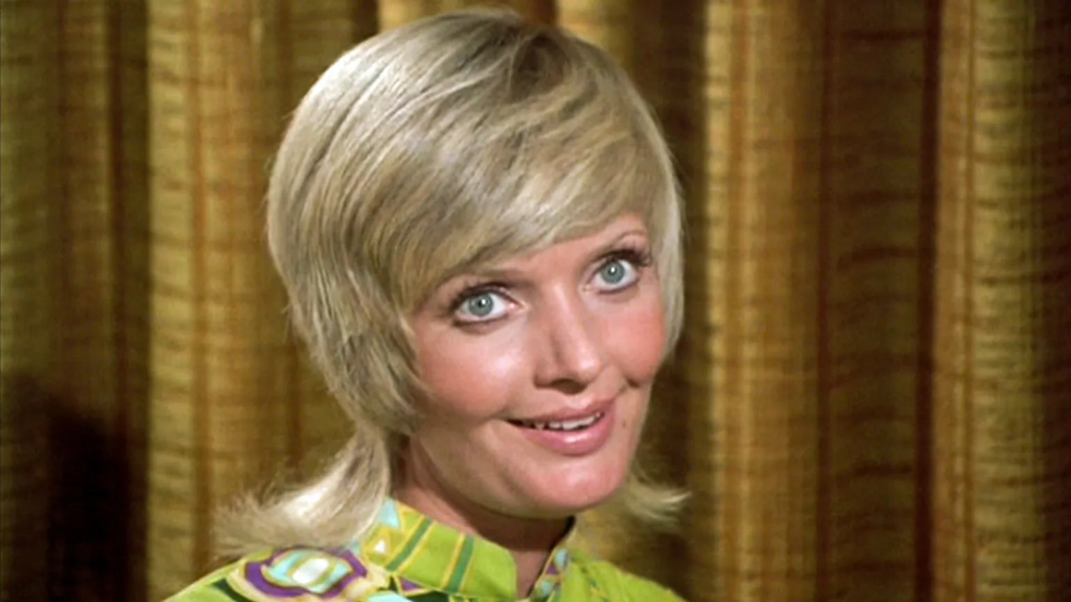 Carol Brady (Florence Henderson)