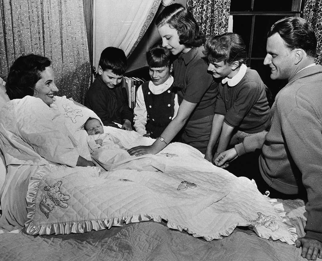 Graham says goodbye to Ruth and their five children on Jan. 15, 1958, before departing on a crusade tour that took him to eight Latin American countries.