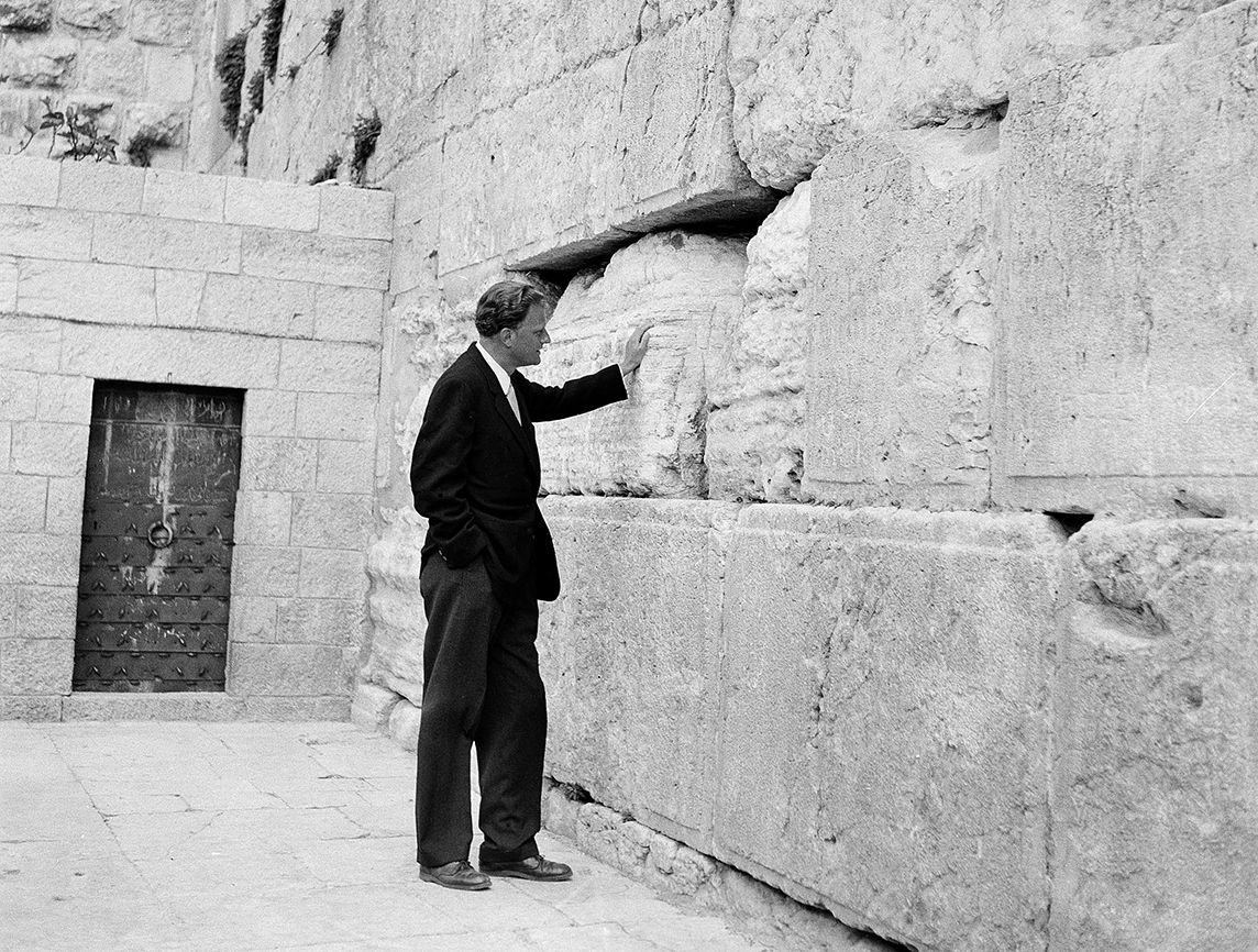 On March 17, 1960, Graham, while on an 18,000-mile tour of Africa and the Middle East, made a pilgrimage the Wailing Wall in Jerusalem.