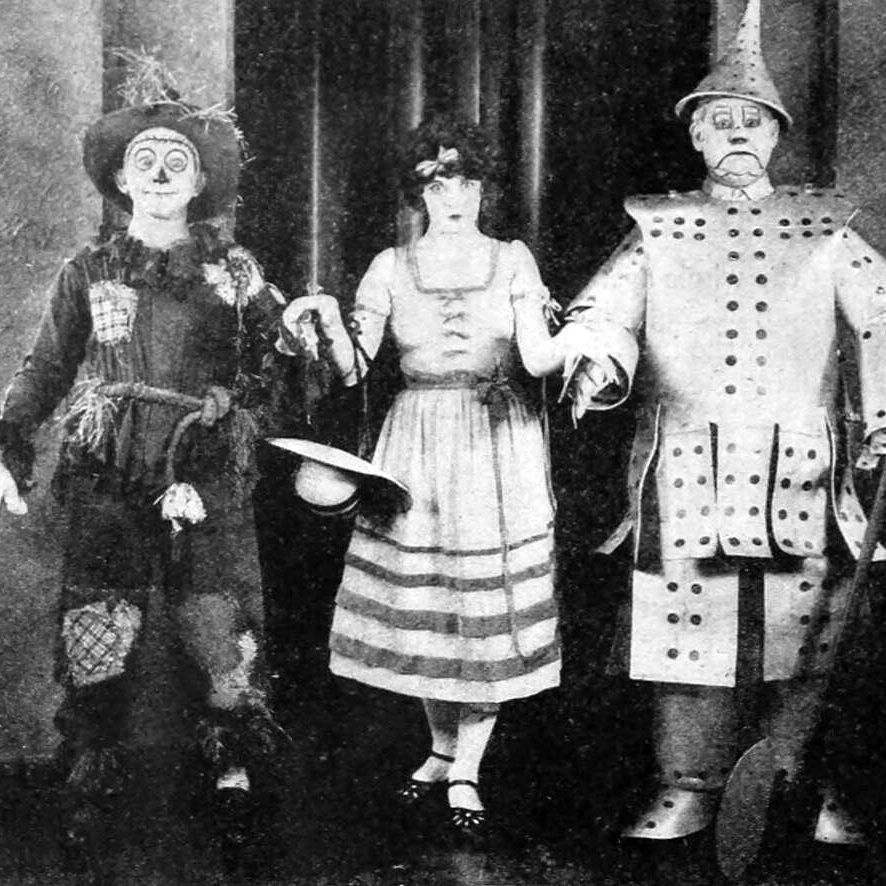 Larry Semon, Dorothy Dwan, and Oliver Hardy in 1925's The Wizard of Oz