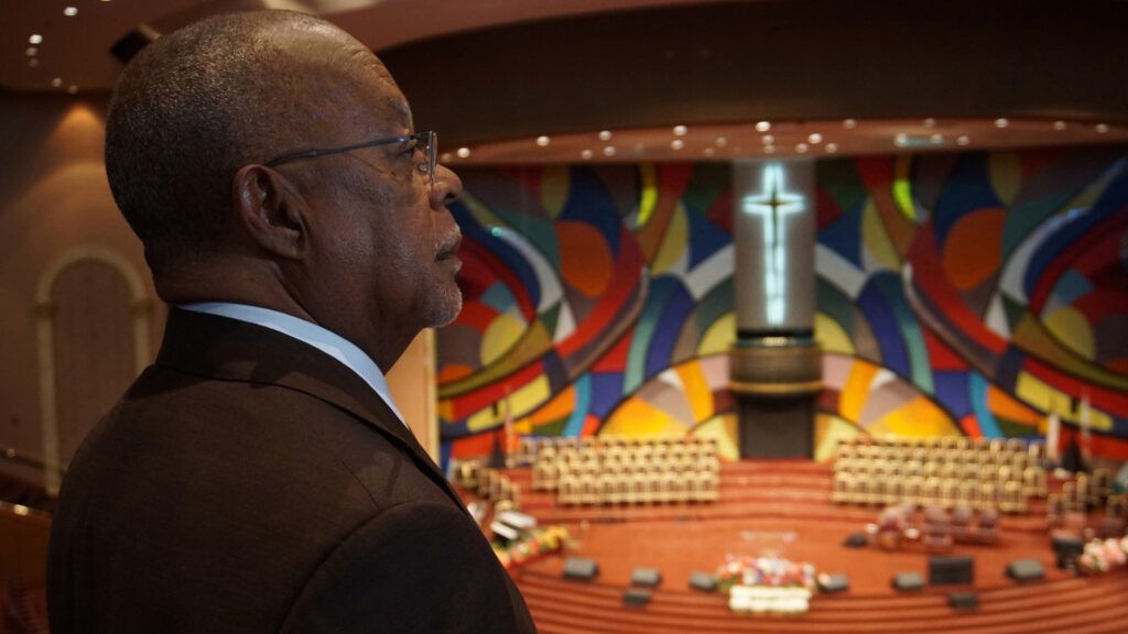 Henry Louis Gates Jr., admires Church of God In Christ West Angeles mural (Courtesy of McGee Media)