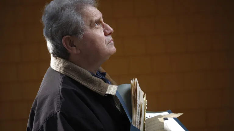 Ron holding his letters; Photo credit: Jim Graham