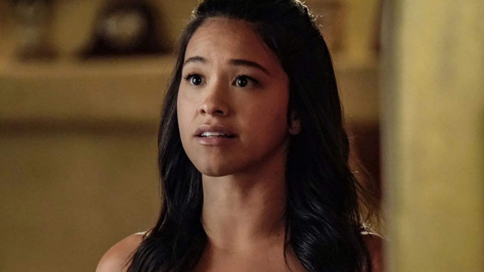 Jane Villanueva (Gina Rodriguez) in CW's Jane the Virgin