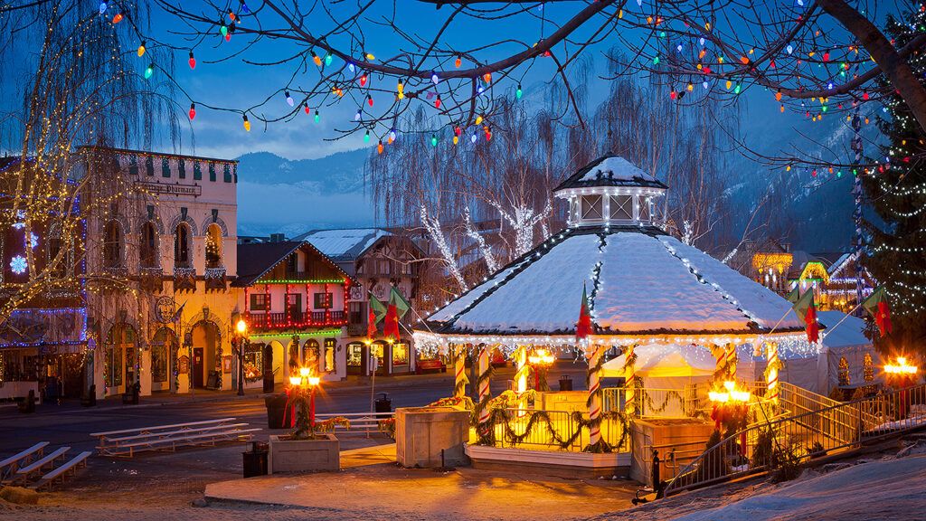 Christmas lights in Leavenworth, Washington; credit: Inge Johnsson/Alamy