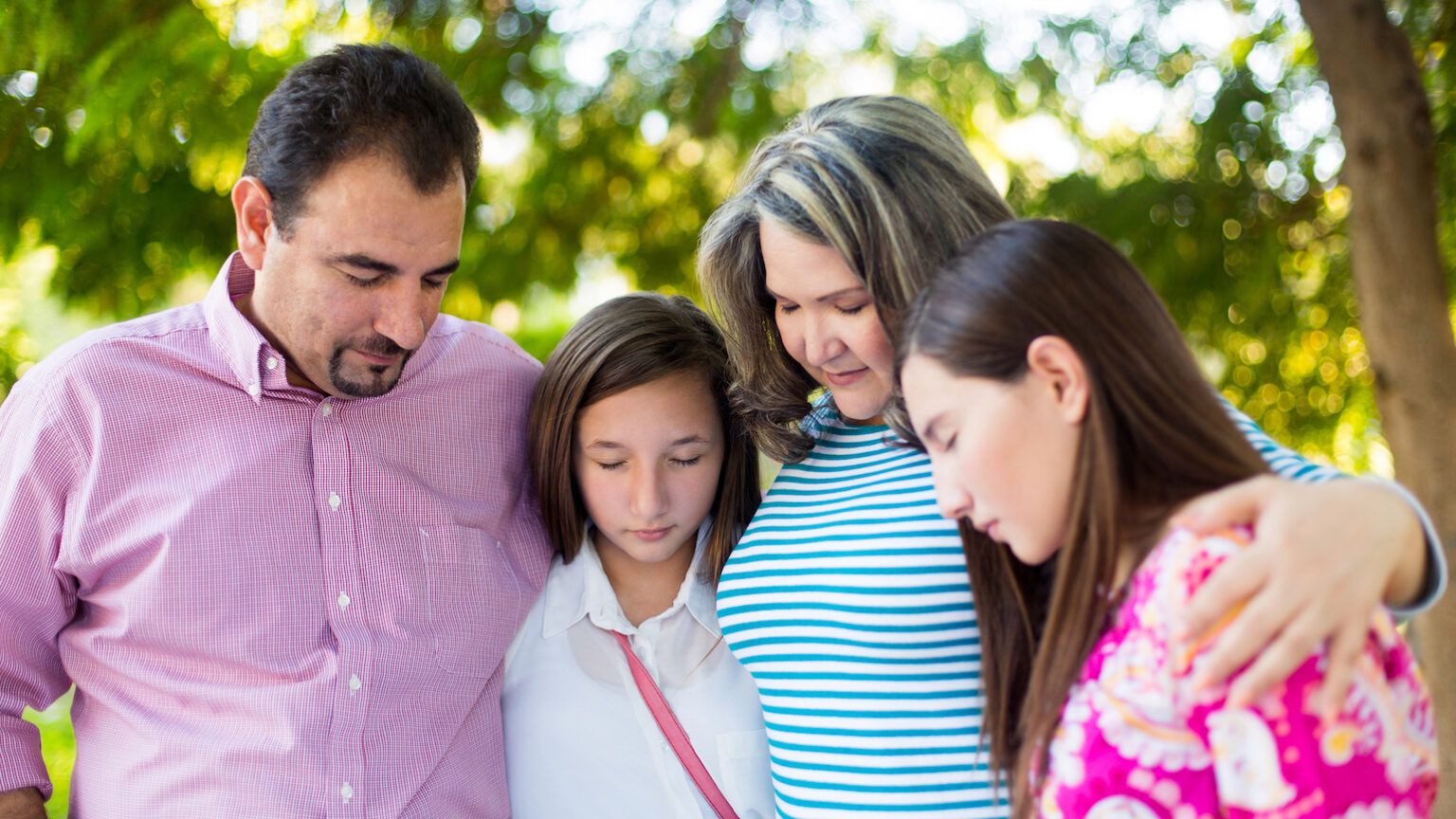 A New Way to Help Your Family Pray Together | Guideposts