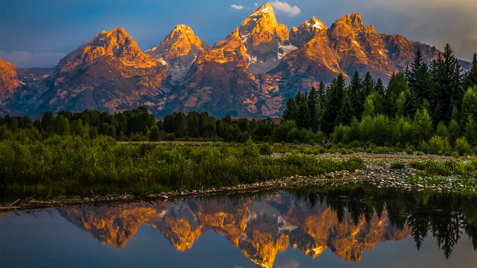 Mountains by a lake