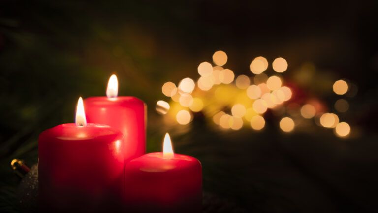 Three red candles with advent quotes
