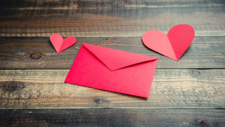 Valentine's Day traditions for newlyweds, writing a love letter