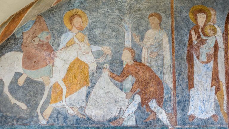 Medieval fresco depicting Jesus entering Jerusalem